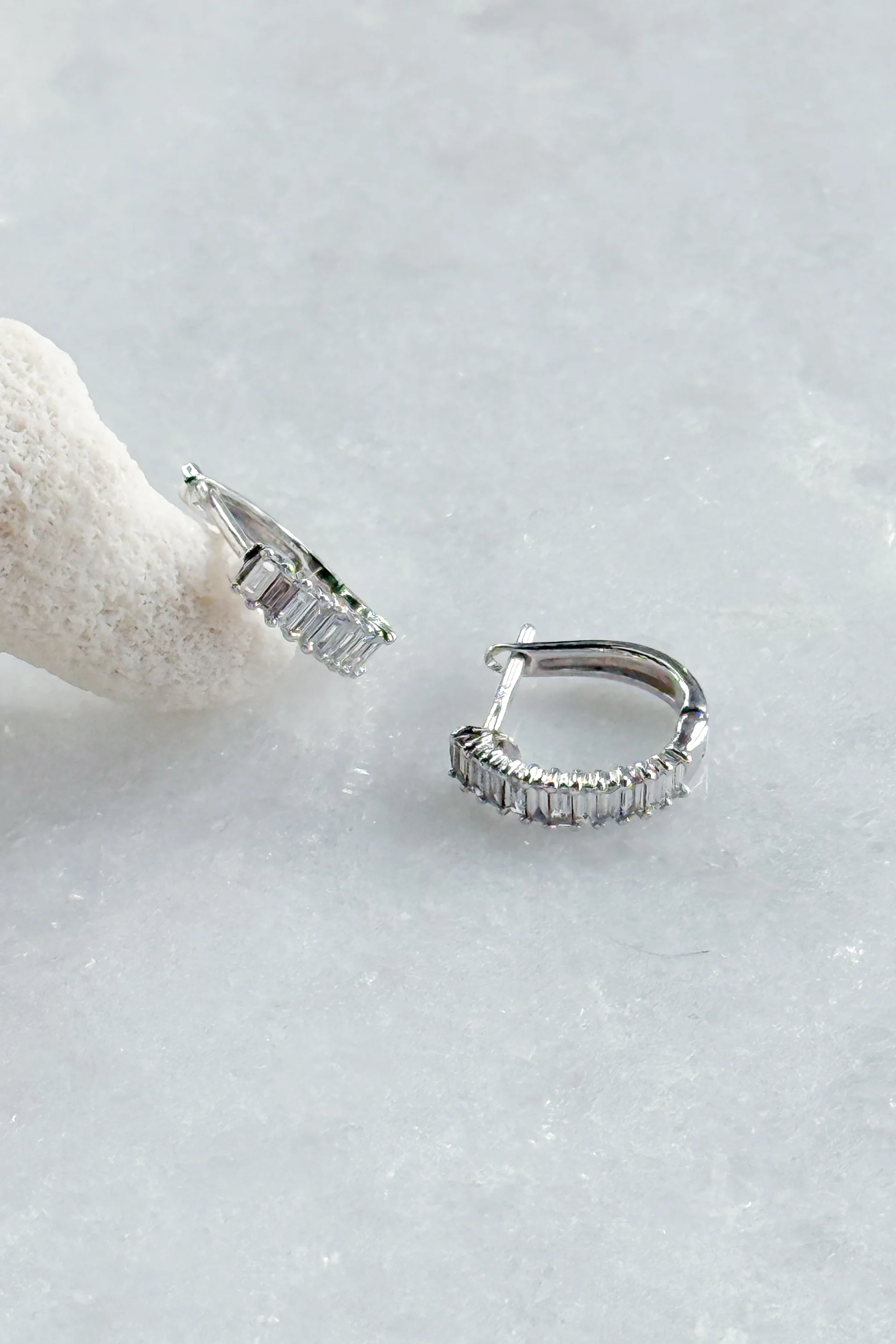 Baguette Diamond U Huggie Hoop Earring - Image 4