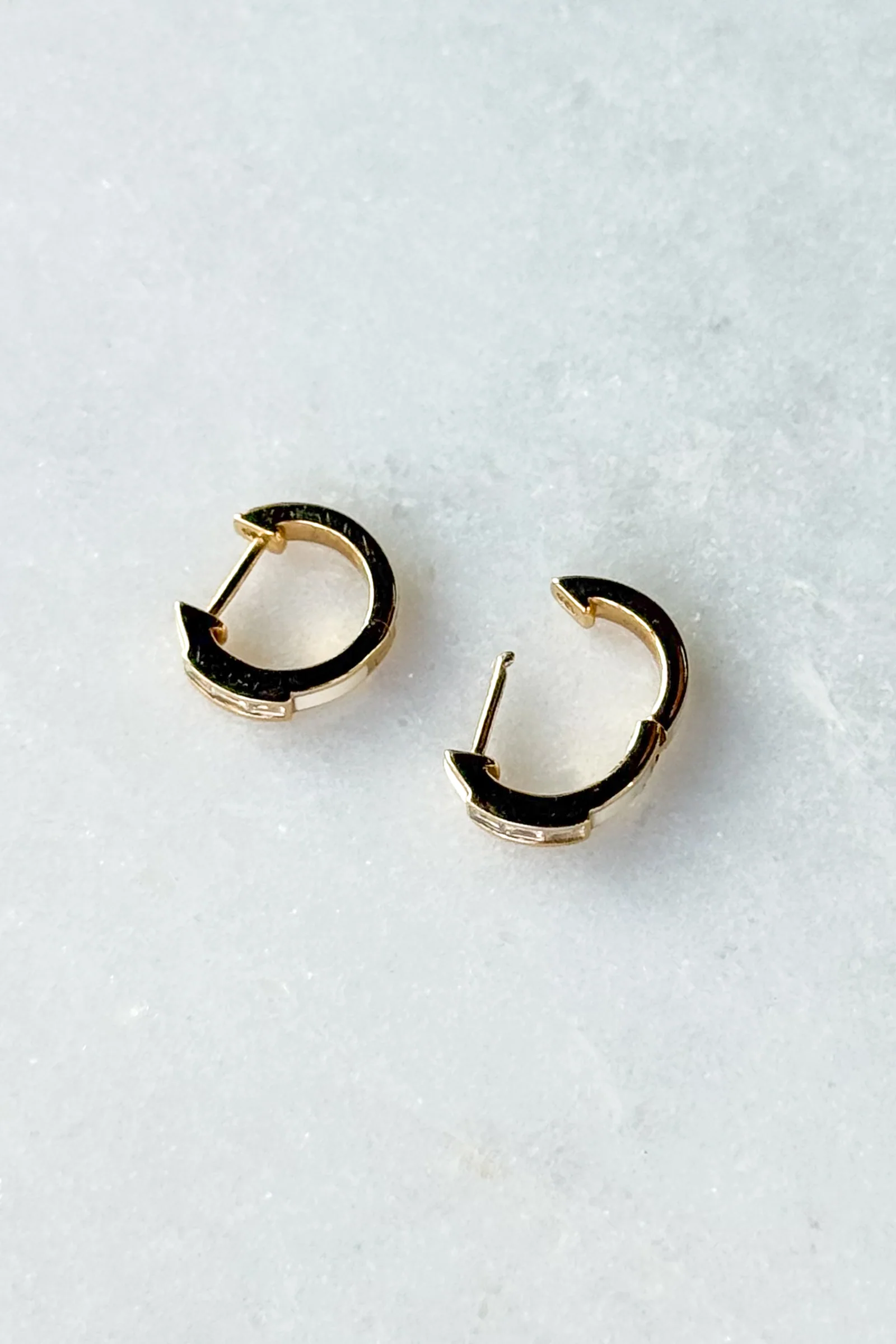 Diamond Baguette & White Enamel Huggie Hoop Earring - Image 4