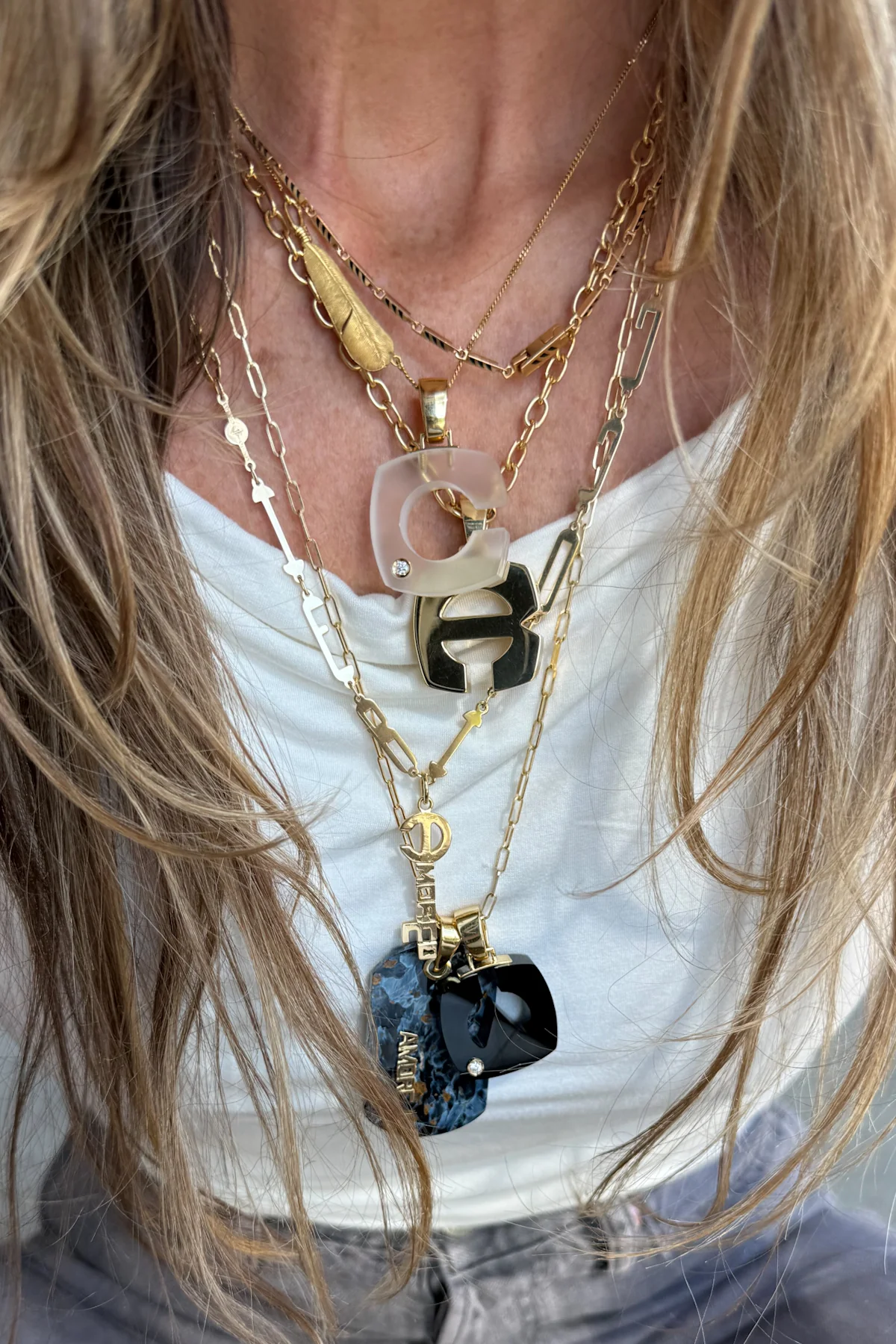 Onyx Splendente "W" Initial Pendant - Image 11