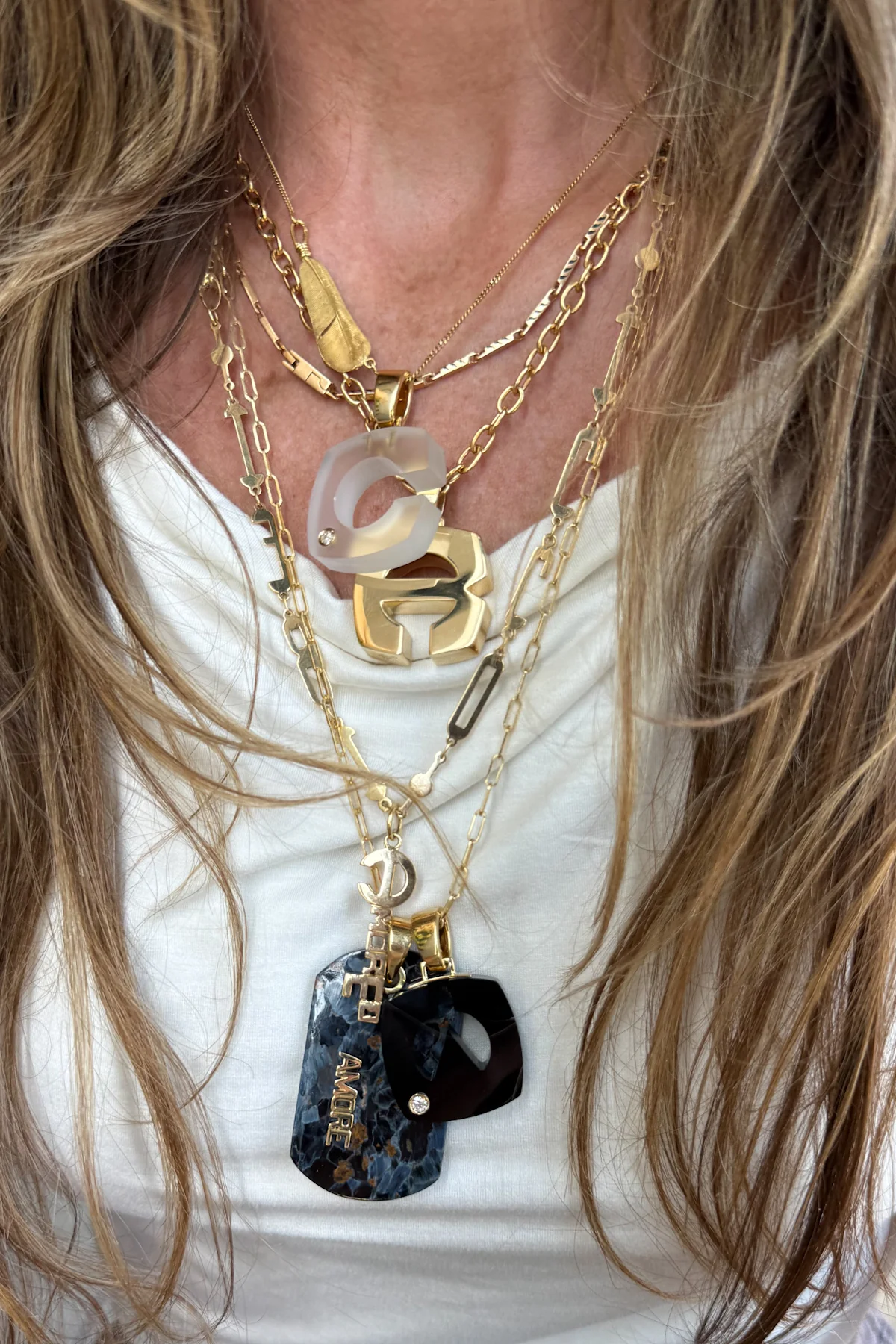Onyx Splendente "W" Initial Pendant - Image 3