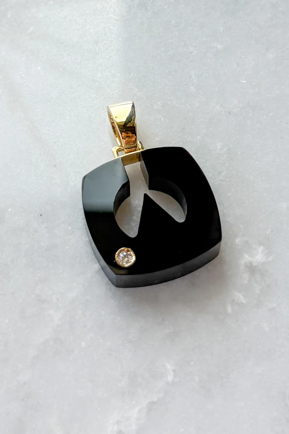 Onyx Splendente "W" Initial Pendant - Image 4