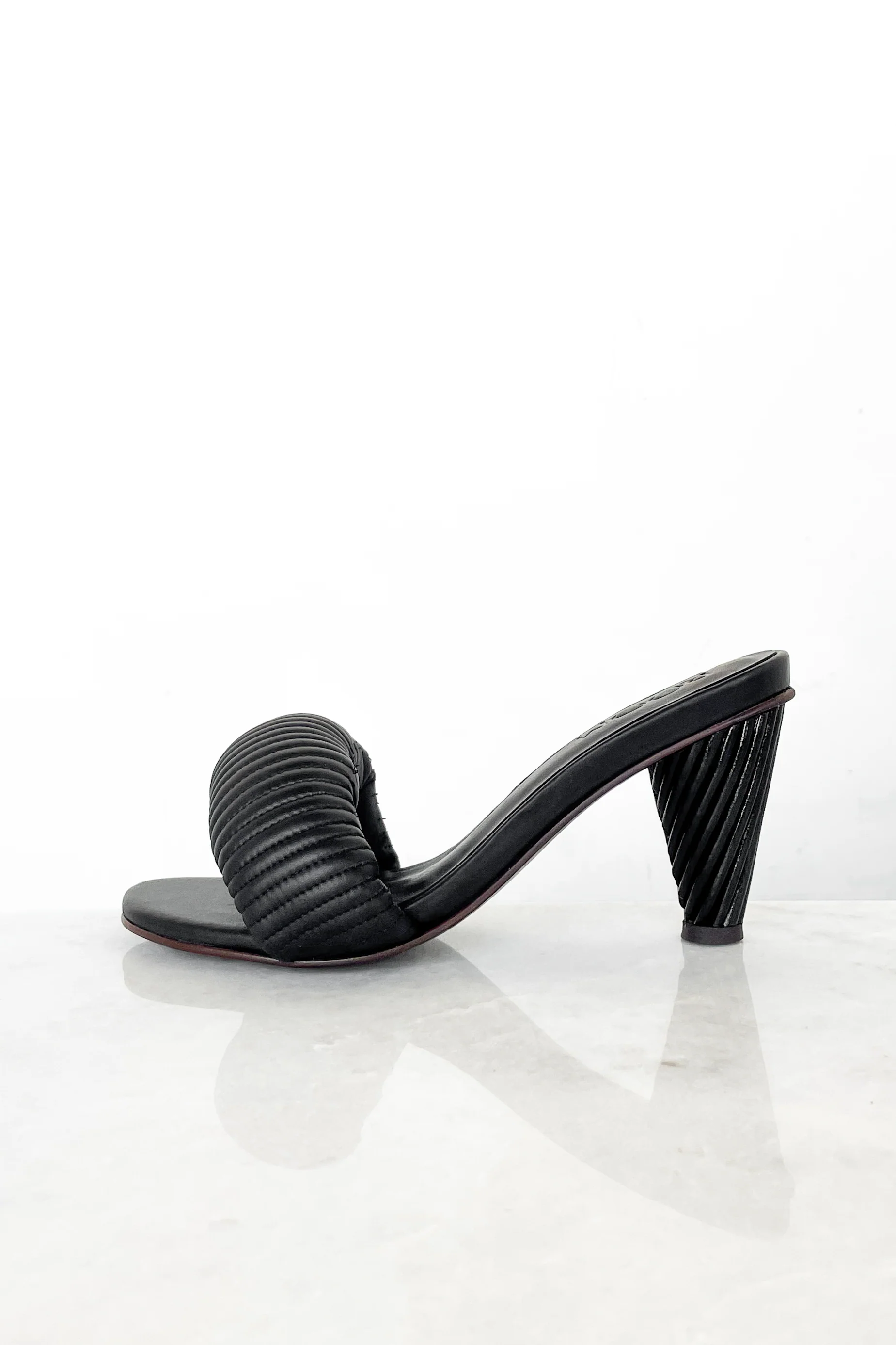 Settee Heel