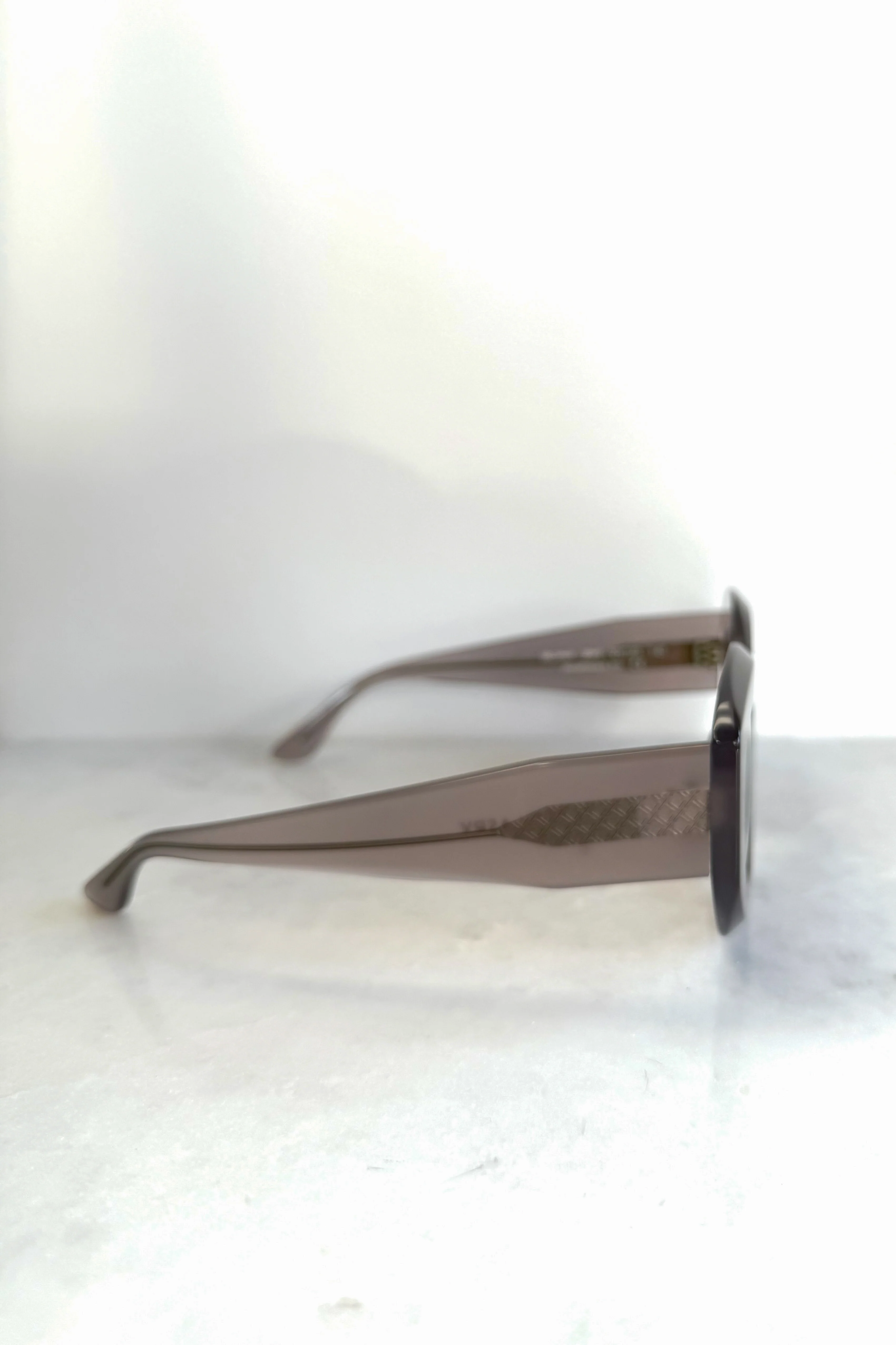 Trophy Milky Smoke Sunglasses - Image 9